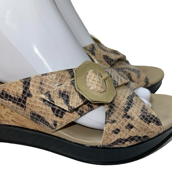 Amalfi by Rangoni Sandals Size 8.5M Black/Tan Snake Pattern Wedge Cork Slip On - Picture 2 of 13
